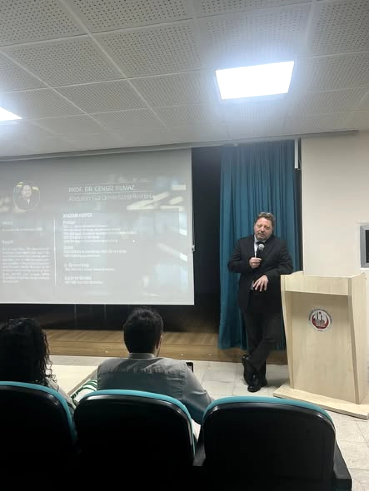 AGÜ Rektörü Sivas'ta Öğrencilerle Buluştu