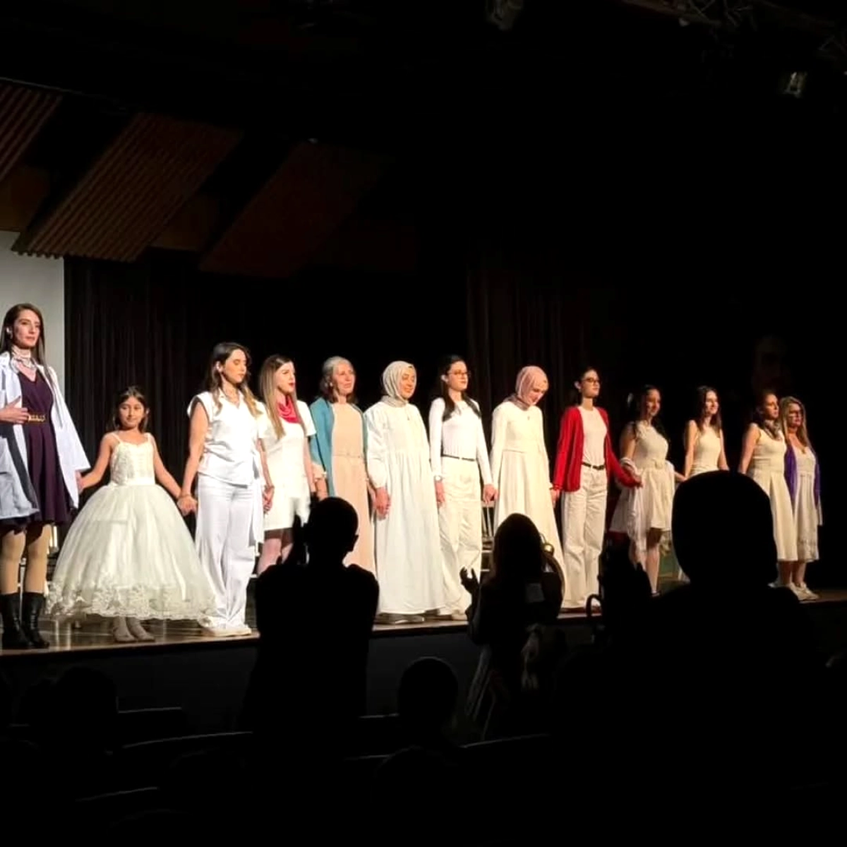 Yalova'da Kadın Tiyatro Topluluğu Sahne Aldı