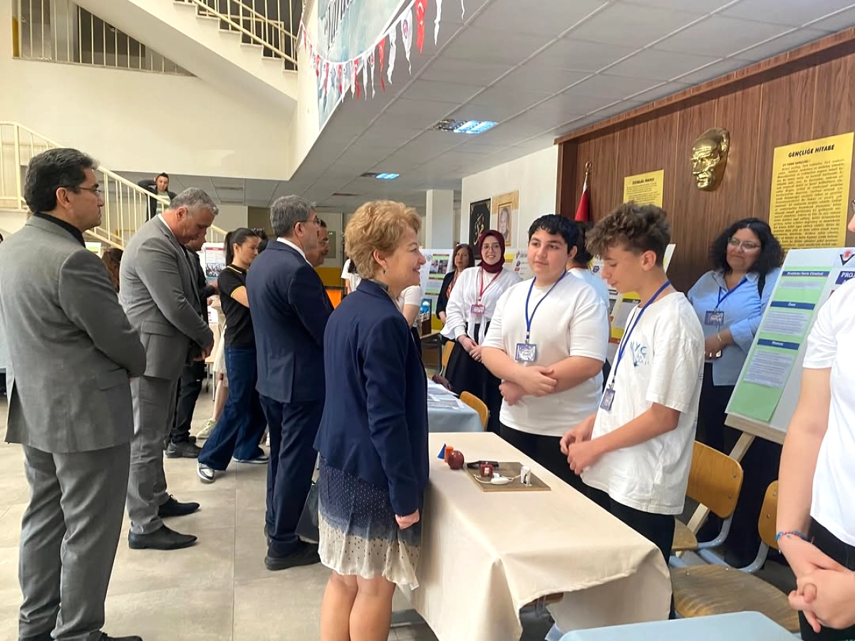 Burhaniye'de Genç Mucitlerin Bilim Fuarı Yoğun İlgi Gördü