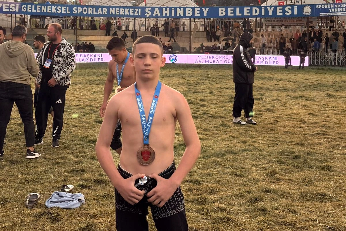 Altınovalı Genç Pehlivanlar Gaziantep'te Üçüncülük Kürsüsünde
