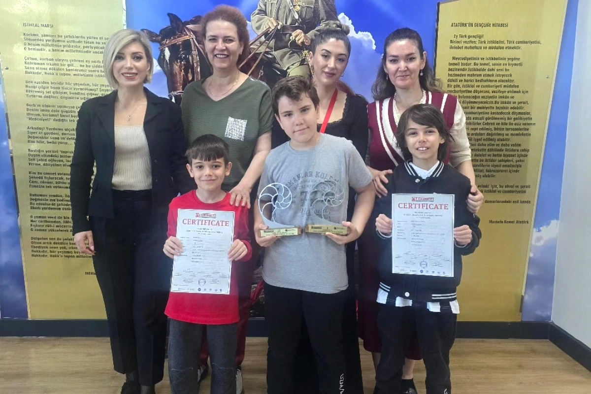 Yalova'dan Dünya Şampiyonası'na: Uzmanlar Koleji Robotik Takımı Avrasya'da Üç Kategoriye Damga Vurdu