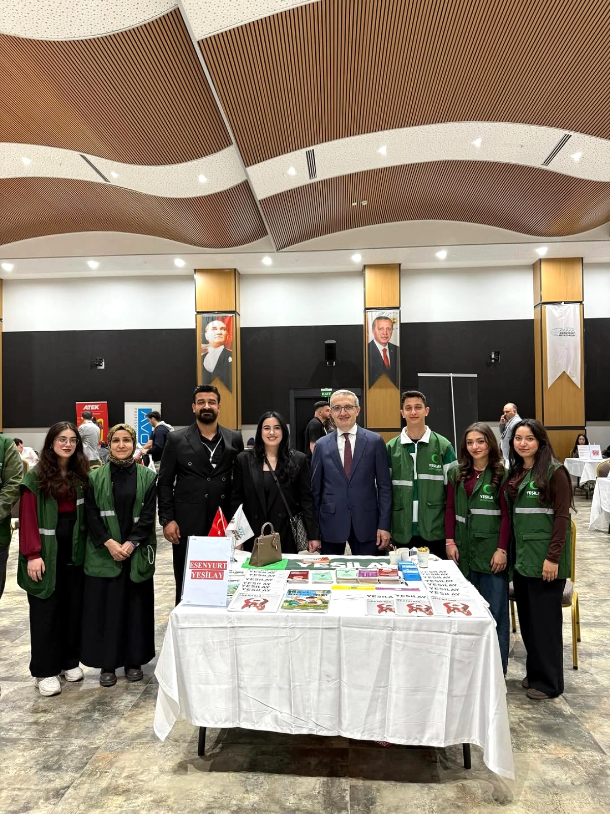 Yeşilay Esenyurt, Esbim Fuarı'nda Belediye Yetkililerini Ağırladı