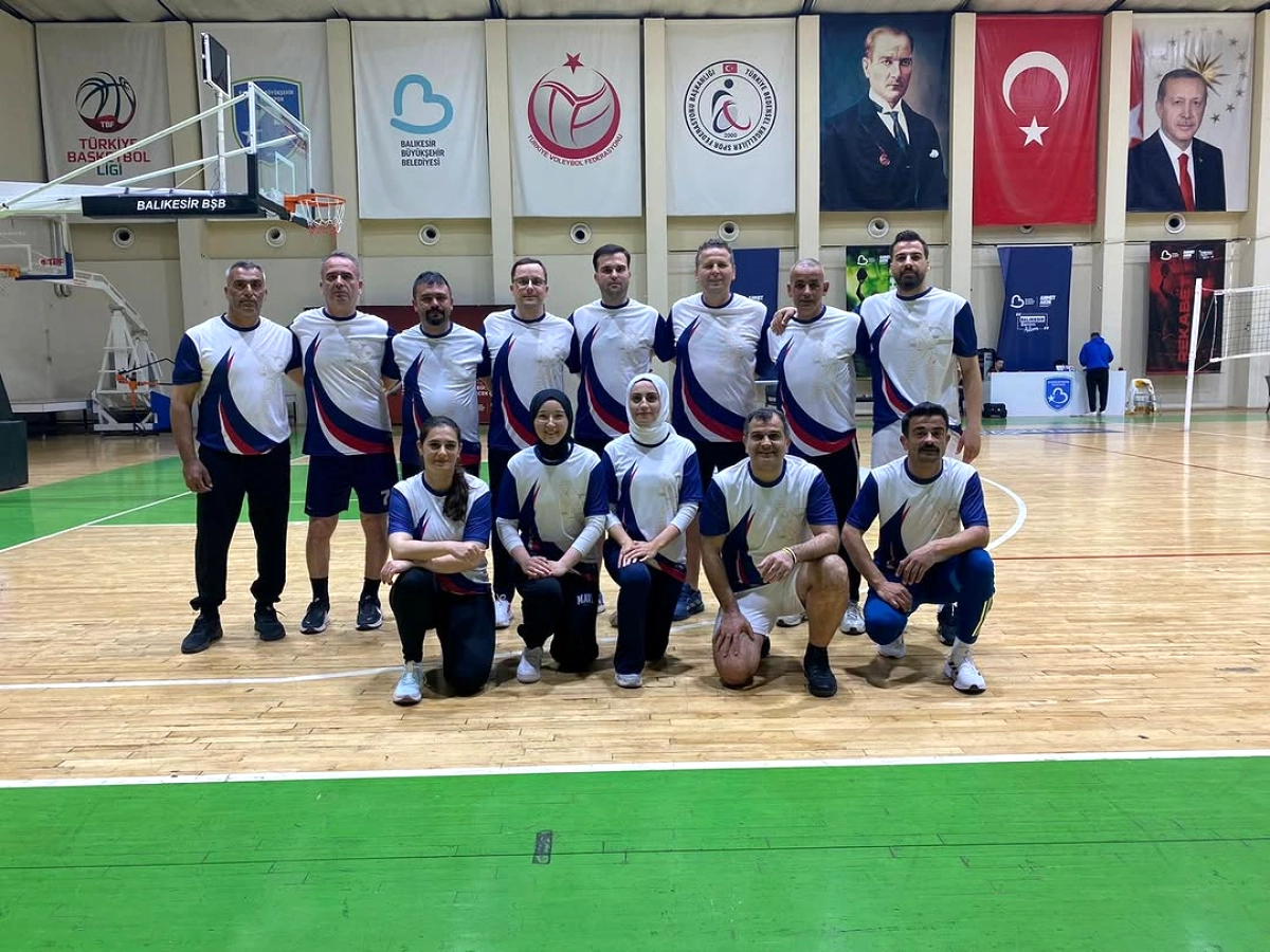 Havran Belediyesi Voleybol Takımı Gömeç'i 3-0 Mağlup Etti