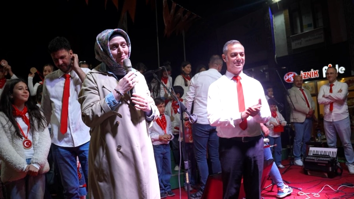 İznik'te 23 Nisan Coşkusu: Çocuk Korosu Büyük Beğeni Topladı