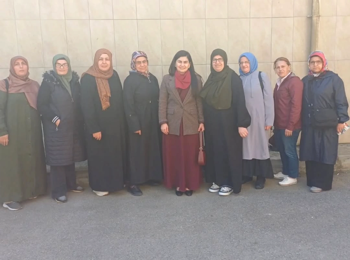 AK Parti Maltepe Kadın Kolları Esenkent Mahallesi'nde Sahada