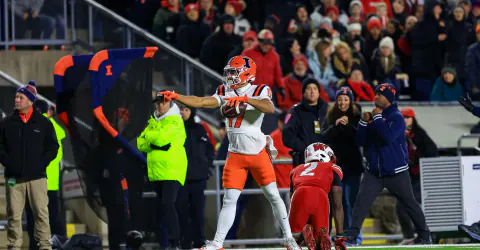 Illinois'ta Katin Houser Dönemi Başladı: Sezonun İlk Touchdown'u Dixon'dan Geldi