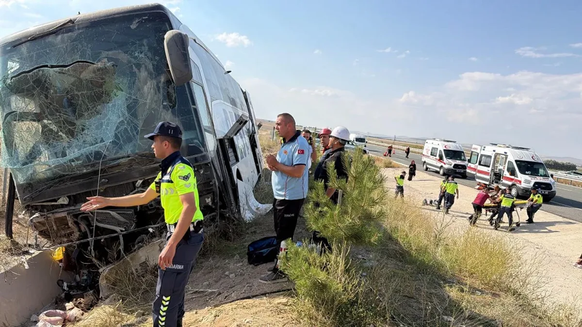 Ankara-Niğde Otoyolu'nda Yolcu Otobüsü Kazası: Çok Sayıda Yaralı Ankara-Niğde Otoyolu'nda Yolcu Otobüsü Kazası: Çok Sayıda Yaralı