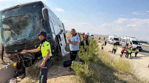 Ankara-Niğde Otoyolu'nda Yolcu Otobüsü Kazası: Çok Sayıda Yaralı