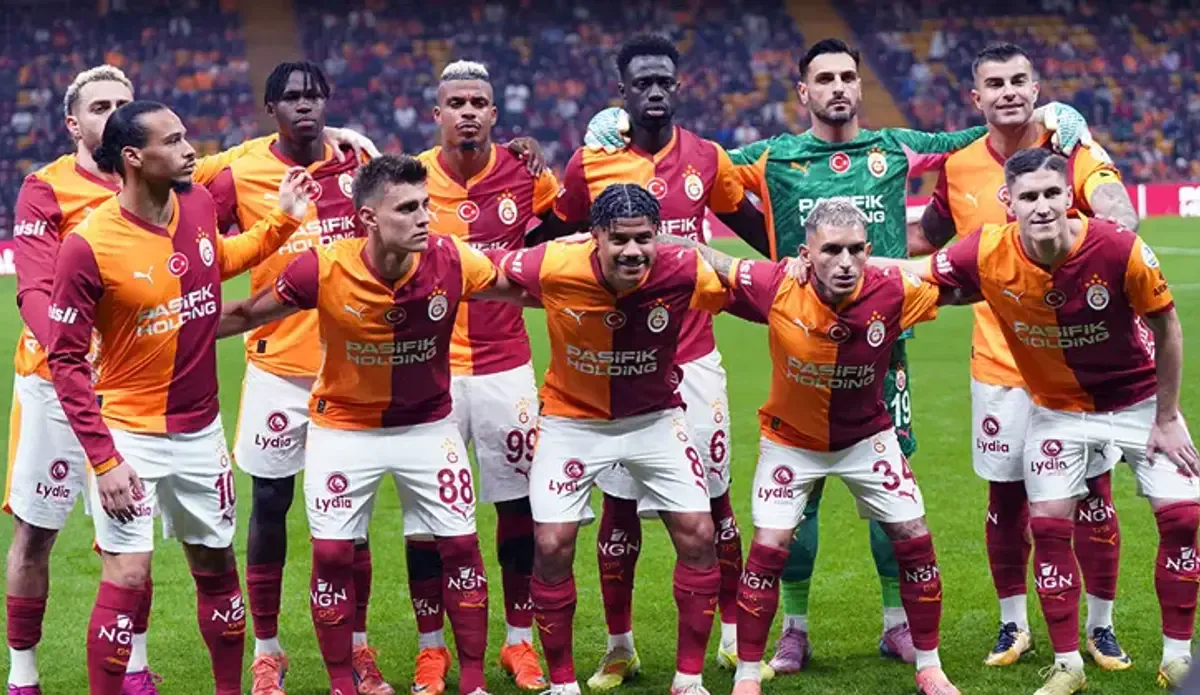 Galatasaray'dan Napoli'ye 85 Milyon Euro'luk Paket: Rekor Transfer Kapıda Galatasaray'dan Napoli'ye 85 Milyon Euro'luk Paket: Rekor Transfer Kapıda
