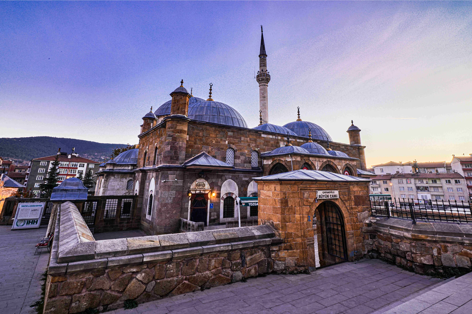 Yozgat'ta Ulaşım Krizi: Rektör ve Belediye Başkanı'ndan Ortak Çağrı Yozgat'ta Ulaşım Krizi: Rektör ve Belediye Başkanı'ndan Ortak Çağrı