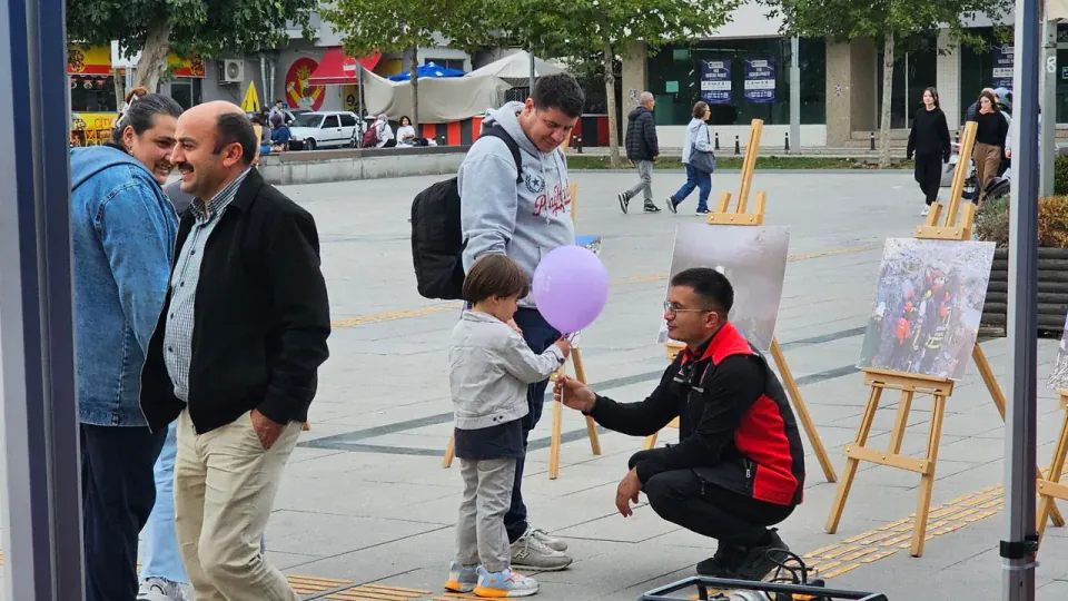 Çorum İtfaiyesi 101. yılını Kadeş Barış Meydanı'nda vatandaşla buluştu görseli