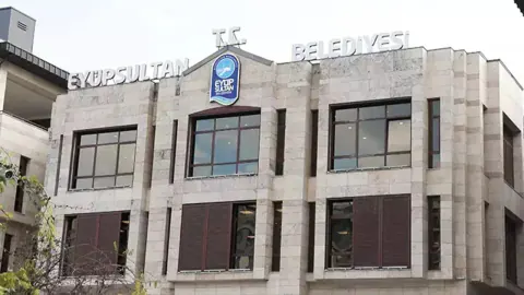 Eyüpsultan Belediyesi'ne yolsuzluk operasyonu: Başkan Bülent Özmen dahil 28 gözaltı