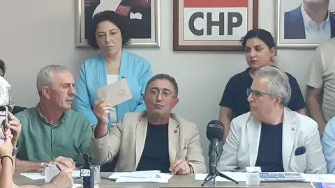 CHP Bandırma'dan Sert Mesaj: 'Teslim Alınacak Bir Parti Değildir' CHP Bandırma'dan Sert Mesaj: 'Teslim Alınacak Bir Parti Değildir'
