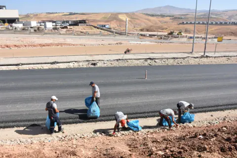 Siirt'te çevre yolu temizlendi: Atıklar toplandı, vatandaşlar memnun