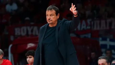 Ergin Ataman ve Panathinaikos Yollarını Ayırdı: Bir Dönem Sona Erdi