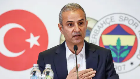Fenerbahçe'de Transfer Hareketliliği: İsmail Kartal'ın İstediği Yıldız Yolda