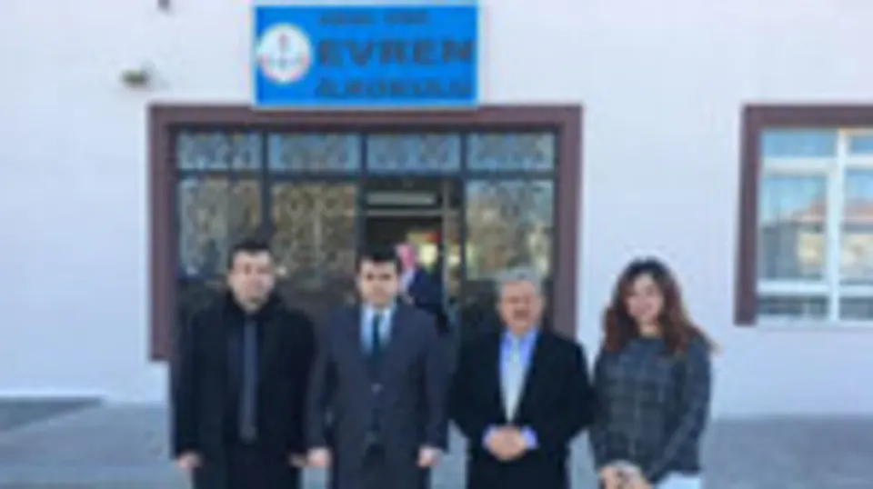 Evren İlkokulu kayıt süreci ve iletişim bilgileri: Adres ve telefon detayları görseli