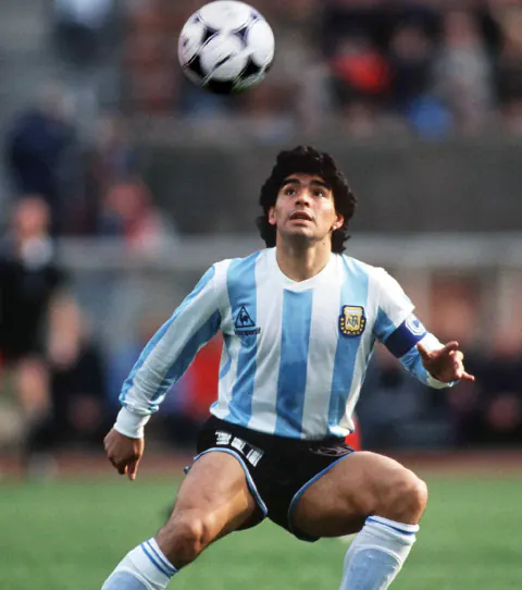 Diego Maradona'nın Mirası: Futbolun Kültürel İkonu ve 'En İyi' Tartışmaları