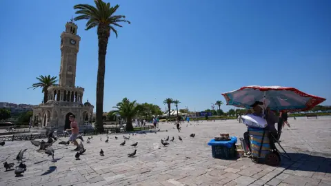 İzmir'de Sıcaklıklar 41 Dereceye Çıkıyor: İlçe İlçe Hava Durumu Raporu