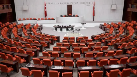 TBMM'de sandalye dağılımı değişti: AK Parti'nin sayısı 277'ye yükseldi