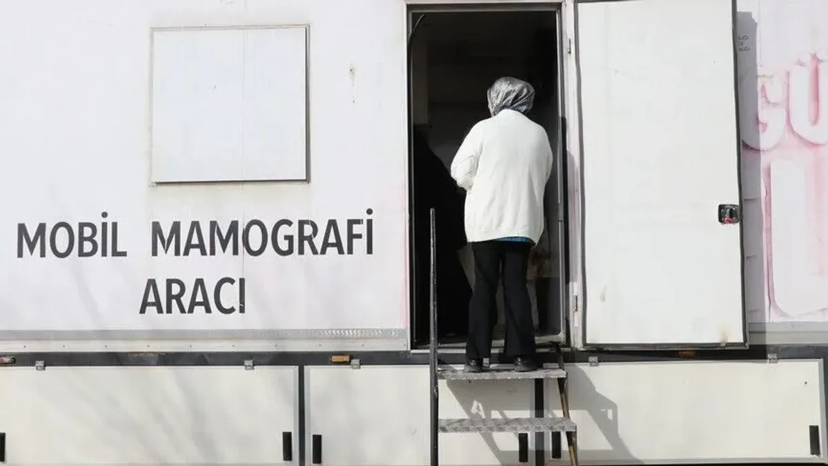 Genç kadınlarda meme kanseri alarmı: 40 yaş altı hastalık oranları artıyor Genç kadınlarda meme kanseri alarmı: 40 yaş altı hastalık oranları artıyor