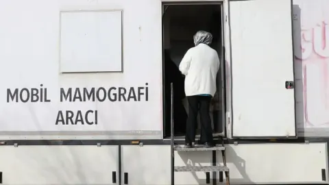 Genç kadınlarda meme kanseri alarmı: 40 yaş altı hastalık oranları artıyor