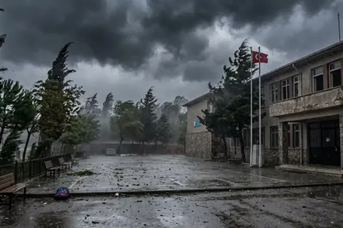 Yalova Valisi Usta: Yarın da okul tatili, yağış etkisi sürüyor
