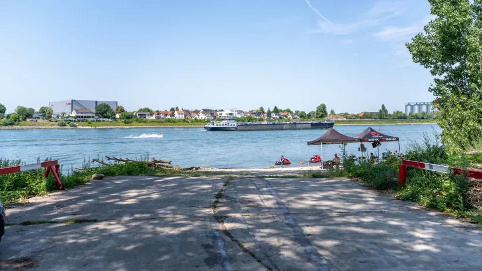 Hessen'de Rhine Nehri'nde Facia: Kayıp 3 Kişinin Cansız Bedeni Bulundu görseli