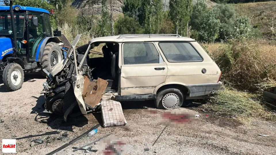 Tokat Turhal'da Kamyonet ve Otomobil Çarpıştı: 2 Yaralı görseli