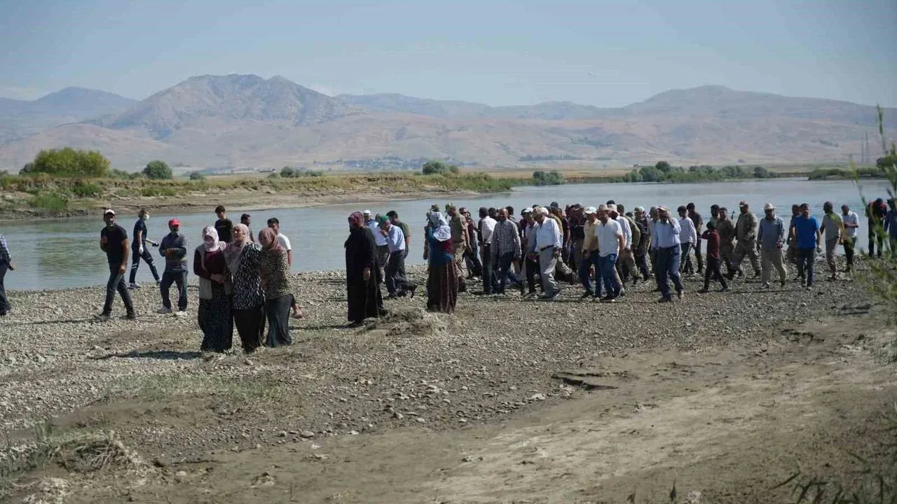 Murat Nehri'nde 8 günlük bekleyiş acıyla bitti: Berat'tan haber geldi Murat Nehri'nde 8 günlük bekleyiş acıyla bitti: Berat'tan haber geldi