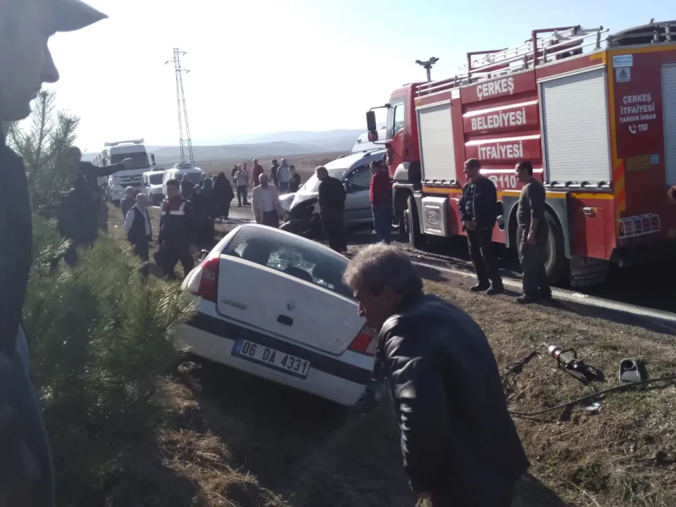 Çankırı'da feci kaza: Bozkır köyü yakınlarında 3 kişi hayatını kaybetti görseli