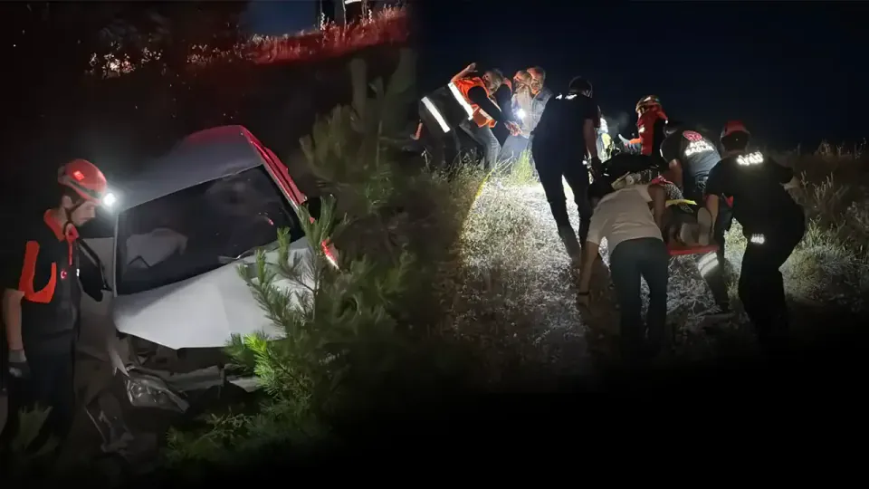Kütahya'da Otomobil ve Motosiklet Çarpıştı: 5 Yaralı görseli