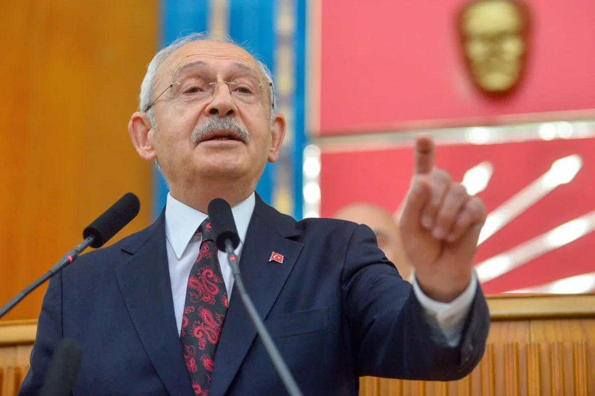 Kemal Kılıçdaroğlu'ndan Kritik Mesaj: 'Şimdi Omuz Omuza Durma Vakti' Kemal Kılıçdaroğlu'ndan Kritik Mesaj: 'Şimdi Omuz Omuza Durma Vakti'
