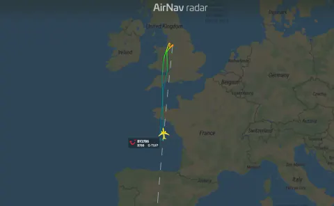 TUI Flight BY2786 Manchester'dan Kalkıştan Kısa Süre Sonra Geri Döndü TUI Flight BY2786 Manchester'dan Kalkıştan Kısa Süre Sonra Geri Döndü