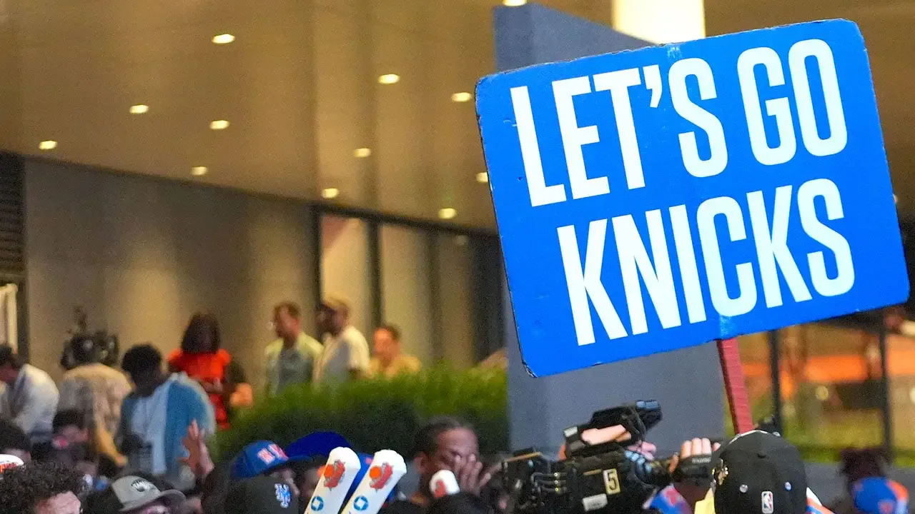 NBA Finalleri'nde Sıradışı Kutlama: Knicks Taraftarından OnlyFans'e 'Ewing' Siparişi NBA Finalleri'nde Sıradışı Kutlama: Knicks Taraftarından OnlyFans'e 'Ewing' Siparişi