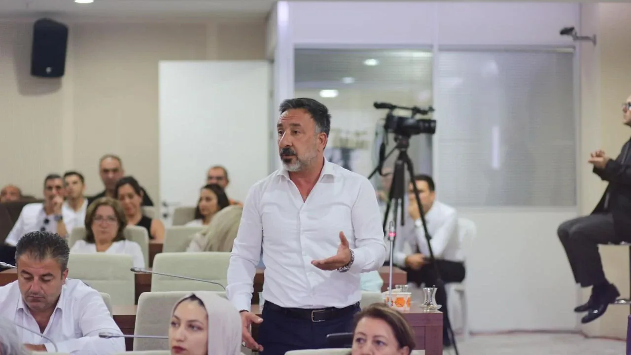 Karabağlar'da bütçe tepkisi: Meclis üyesi İnan Karakoyun YENİ Parti'den istifa etti Karabağlar'da bütçe tepkisi: Meclis üyesi İnan Karakoyun YENİ Parti'den istifa etti