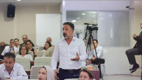 Karabağlar'da bütçe tepkisi: Meclis üyesi İnan Karakoyun YENİ Parti'den istifa etti