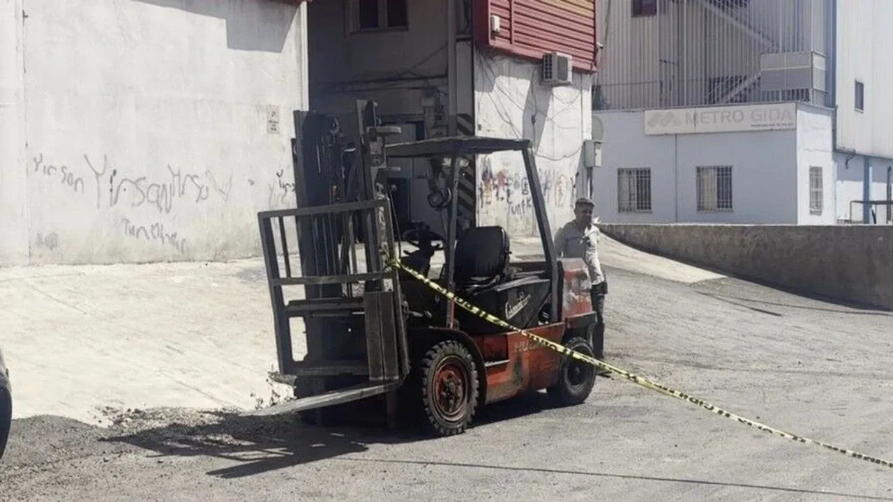 Gaziantep'te İş Kazası: Forklift Altında Kalan 19 Yaşındaki Genç Kurtarılamadı Gaziantep'te İş Kazası: Forklift Altında Kalan 19 Yaşındaki Genç Kurtarılamadı