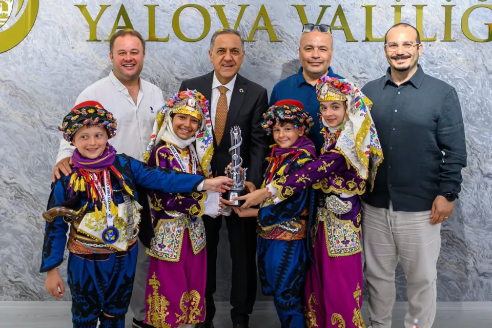 Yalova'nın Minik Folklorcuları Türkiye İkincisi Oldu: Vali Usta'dan Anlamlı Karşılama görseli