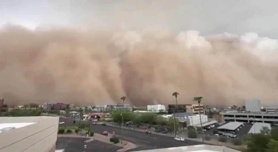 Phoenix'te Dev Toz Duvarı: Arizona'da Haboob Kabusu görseli