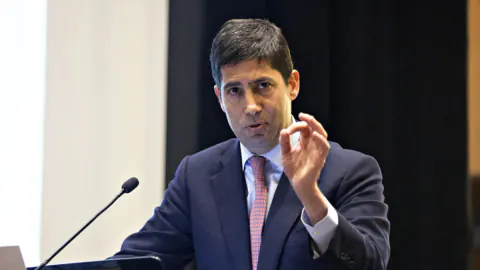Fed Başkanı Kevin Warsh'tan Riskli Hamle: Sessizlik Faizleri Yükseltir mi?