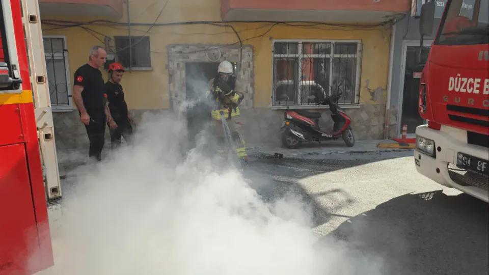 Düzce'de çocukların evcilik oyunu yangına neden oldu görseli