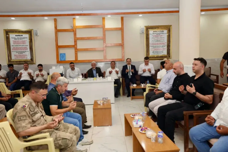 Vali Kemal Kızılkaya Kurtalan'da Taziye Ziyaretinde Bulundu görseli