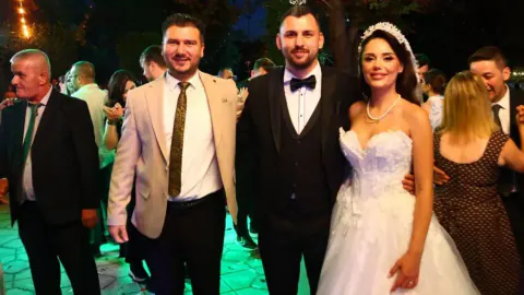 Babaeski Belediye Başkanı Fırat Yayla'dan Burcu ve Orçun Çiftine Tebrik