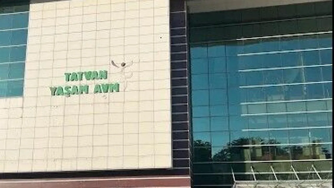 Tatvan Yaşam AVM'de 9 İş Yeri Kiraya Veriliyor: İhale Tarihi Belli Oldu Tatvan Yaşam AVM'de 9 İş Yeri Kiraya Veriliyor: İhale Tarihi Belli Oldu