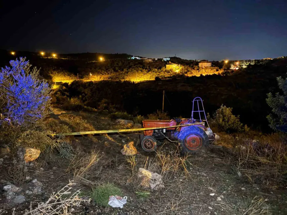 Manavgat'ta traktörden düşen yaşlı adam olay yerinde hayatını kaybetti görseli