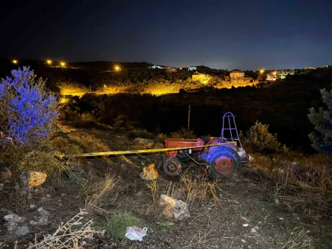 Manavgat'ta traktörden düşen yaşlı adam olay yerinde hayatını kaybetti