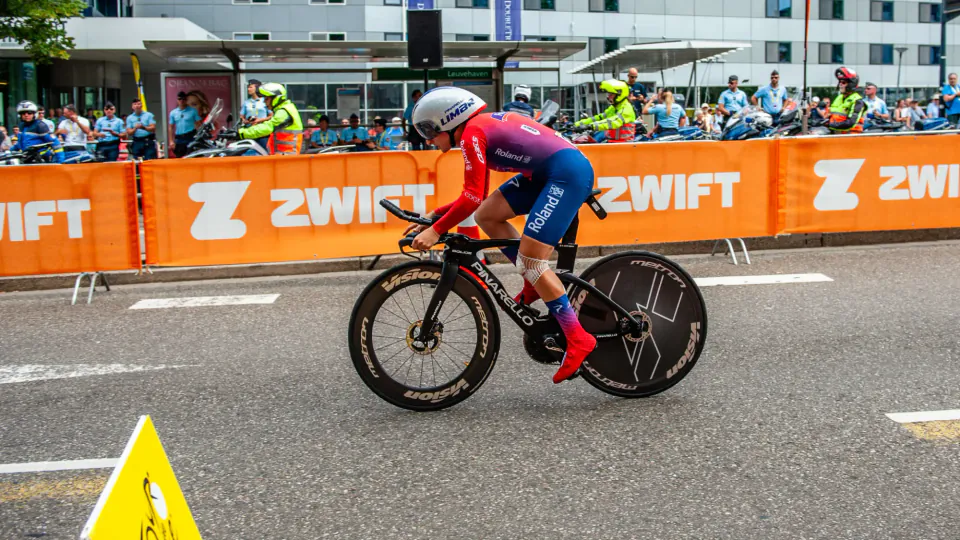 Tour de France Femmes 2026'da 'Döşemeli Sü e' Tartışması: UCI Denetim Başlatıyor görseli