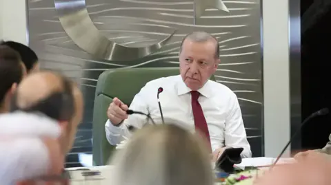 AK Parti'den seçim anketi açıklaması: Mustafa Şen oy oranlarını açıkladı