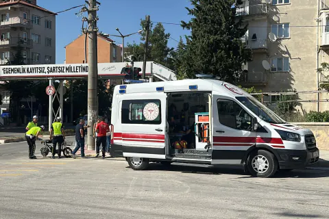 Burdur'da Motosiklet ve Elektrikli Bisiklet Çarpıştı: 2 Yaralı